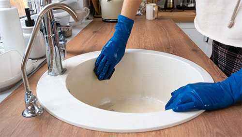 Nettoyage de l'évier et du Lavabo