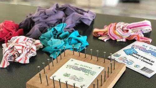 Bandes de tissu coupées pour fabriquer un Tawashi